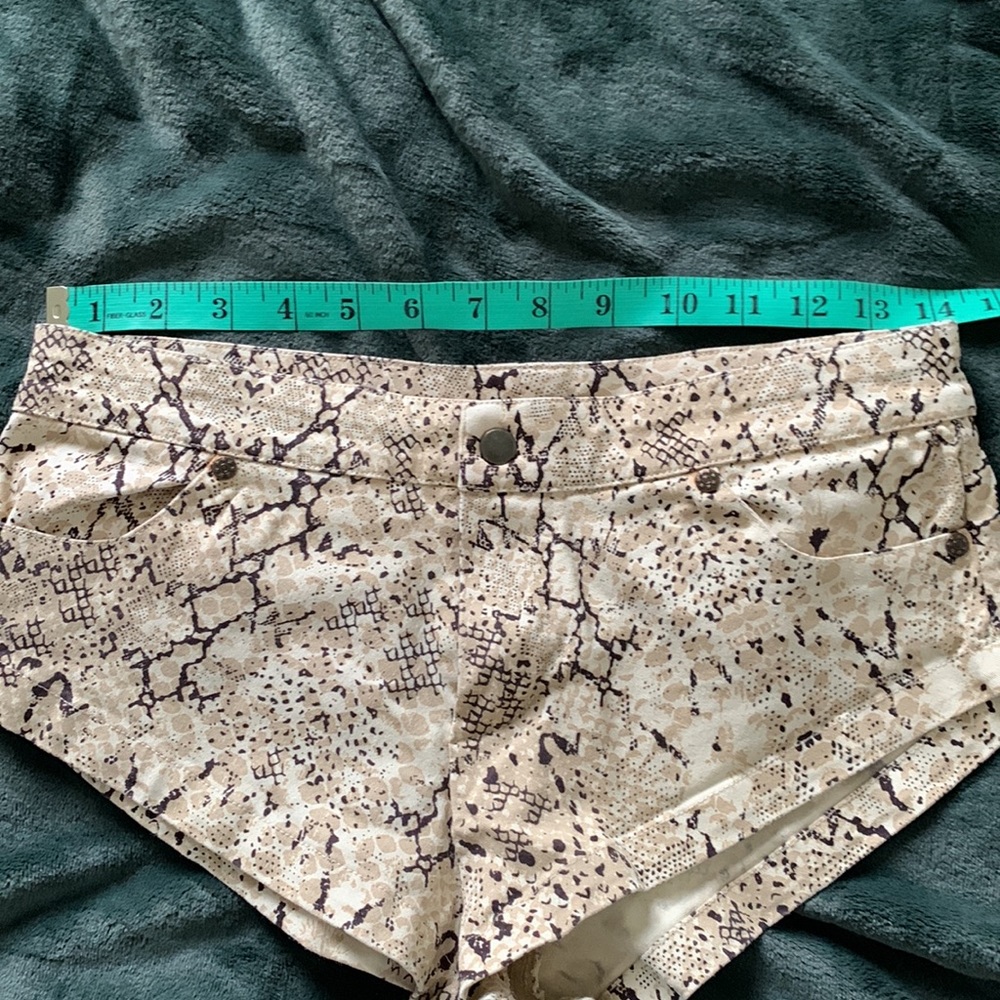 Spell Aloha Python Shorts Xs Preowned - image 4
